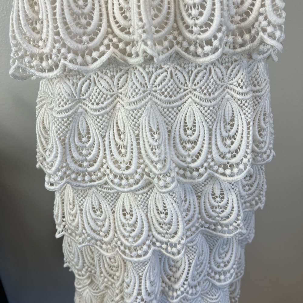 SOLD White Lace Tiered Vintage Dress w/ Pearl Brooch - Picture 7 of 8